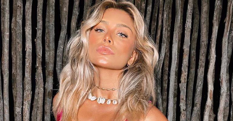 Flavia Pavanelli surge só de biquíni e ostenta corpão durante viagem a Miami: ”Surra de beleza”