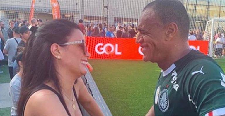 Luciele Di Camargo e Denílson surgem aos beijos: ‘Pra dar sorte’
