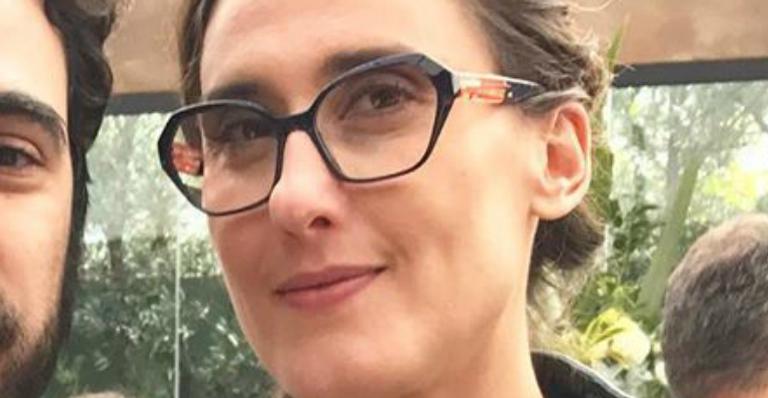 Paola Carosella surge exuberante de maiô aos 47 anos e reflete: ”Coisa boa vindo”