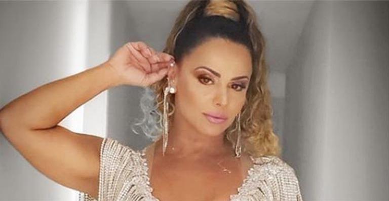 Viviane Araújo exibe corpo escultural durante ensaio de escola de samba: ”Deusa”