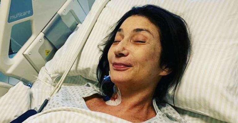 Zizi Possi aparece pela primeira vez após cirurgia delicada: ”Diretamente da UTI”