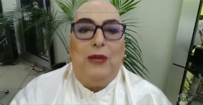 Mamma Bruschetta faz aparição no ‘Fofocalizando’ após raspar os cabelos e gera comoção