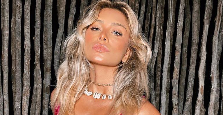 Nos Estados Unidos, Flávia Pavanelli ostenta corpão em foto sensual e fãs elogiam
