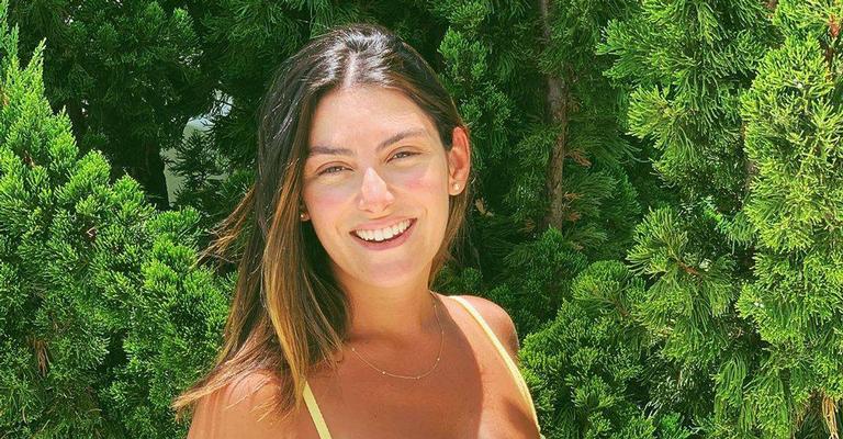 Mariana Uhlmann encanta seguidores ao posar com os filhos