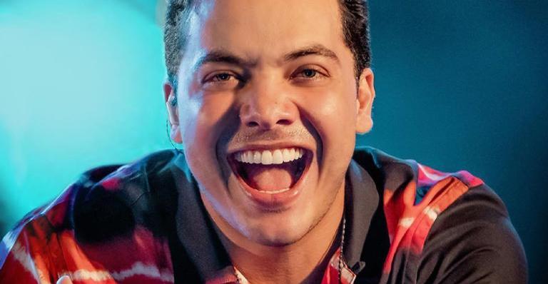 Filho mais novo de Wesley Safadão surge fazendo carinho em cavalo e cantor se derrete