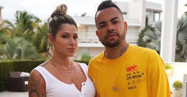 Dani Souza surge com vestido curtíssimo e decotado no aniversário de Dentinho