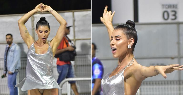 Ex-Panicat causa em ensaio no Sambódromo e luta para não mostrar demais