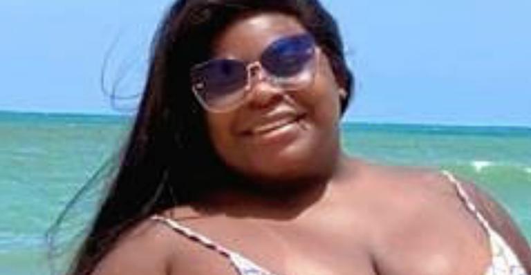 Jojo Todynho aposta em maiô ”atoladinho” e bumbum rouba a cena: ”Do tamanho do oceano”