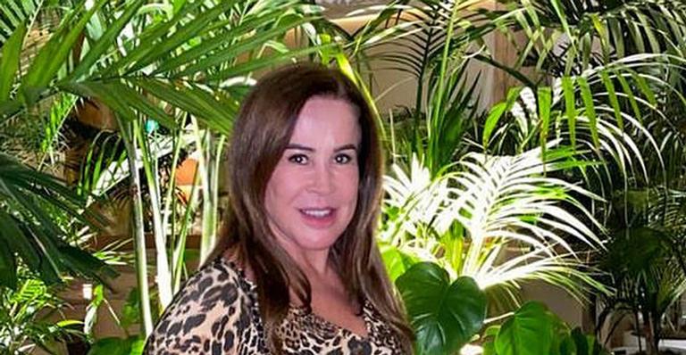 Zilu Camargo ostenta nas redes sociais e arremata look com bolsa de grife: ”Tudo é possível”