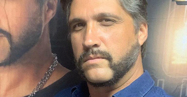 Léo Chaves reúne os três filhos em foto rara e encanta os fãs