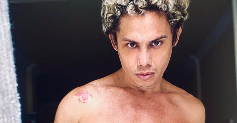 Silvero Pereira surge completamente nu e quase mostra demais: ”Meu Insta, minhas regras”