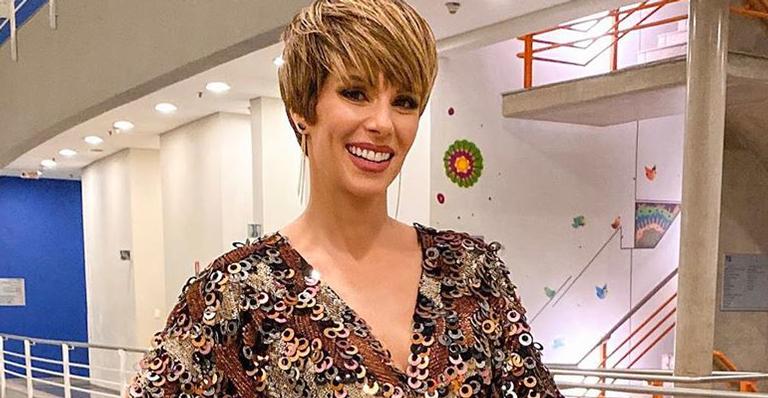 Ana Furtado adere fios mais loiros e impressiona seguidores com resultado