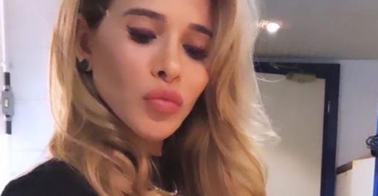 Dany Bananinha surge em foto raríssima com o pai de sua filha durante compra de enxoval