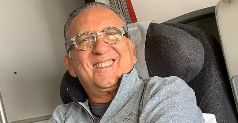Galvão Bueno surge coladinho com esposa e celebra 20 anos de relacionamento: ”Linda história de amor”