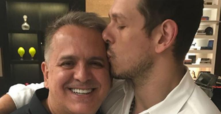 João Vicente homenageia padrasto da ex-mulher: “Família que eu catei na vida”