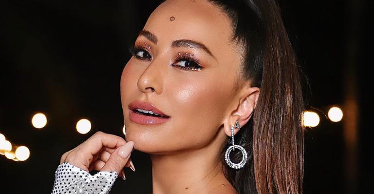 Zoe rouba a cena enquanto Sabrina Sato é maquiada em clique fofíssimo: ”Próxima da fila”