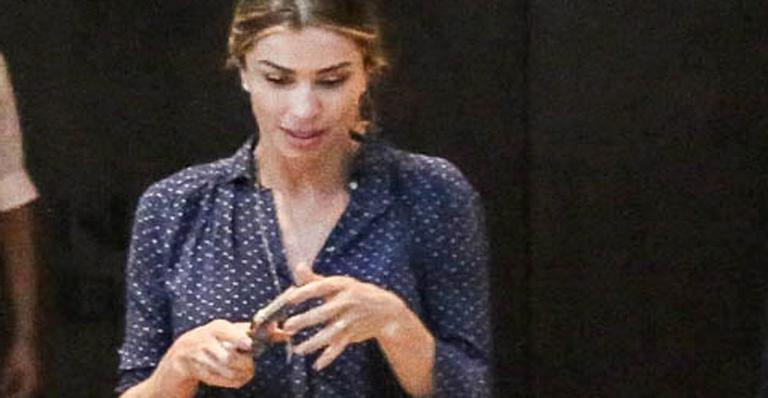 Grazi Massafera abre a carteira e faz comprinhas em loja de luxo no shopping dos milionários