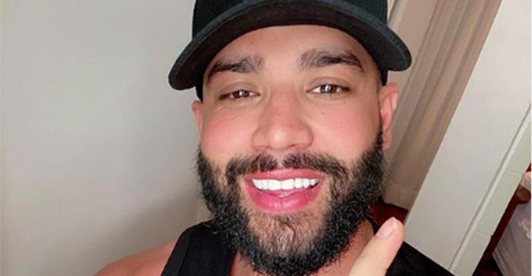 Novo visual! Gusttavo Lima raspa as laterais da cabeça