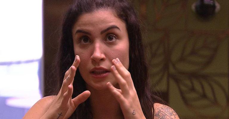 BBB20: Bianca Andrade exibe cicatrizes decorrentes de plástica no rosto: ”Reconstruído”