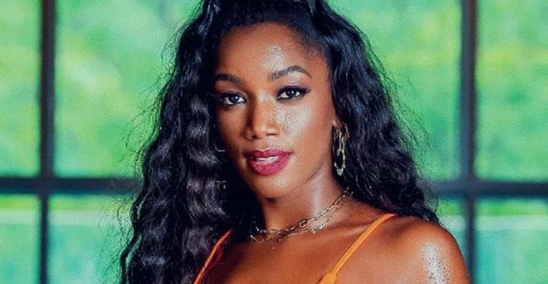 Sem querer, Iza curte post atacando Anitta e se desculpa: ”Jamais apoiaria briga”