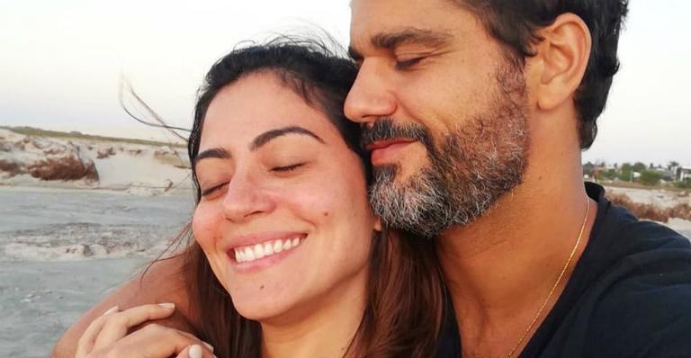 Carol Castro surge deslumbrante só de biquíni e Bruno Cabrerizo se derrete: ”Sensualizando”