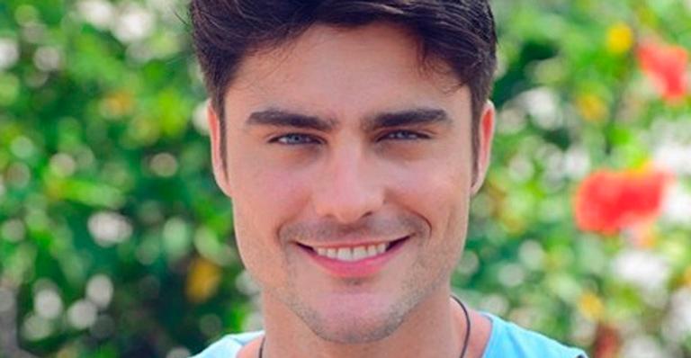 Guilherme Leicam é flagrado aos beijos com ex-participante do ‘De Férias com o Ex’
