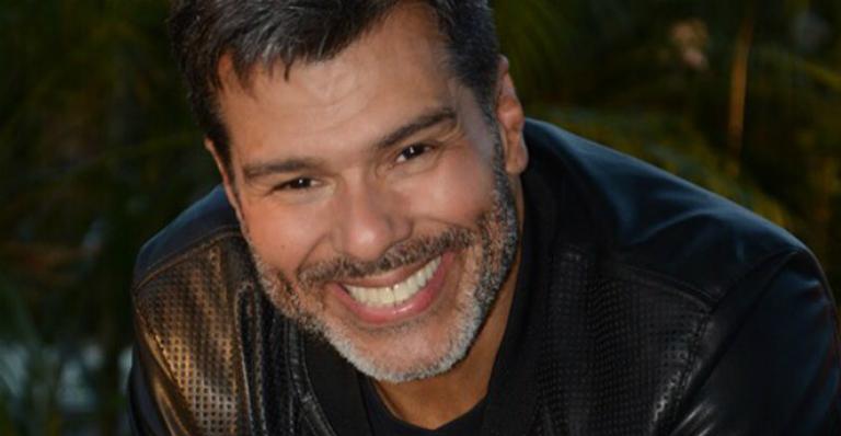Maurício Mattar explode fofurômetro ao posar coladinho com a filha caçula, Ilha: ”Meu carinho”
