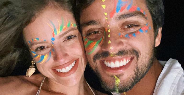 Agatha Moreira e Rodrigo Simas posam só de biquíni e sunga e corpão do casal chama atenção