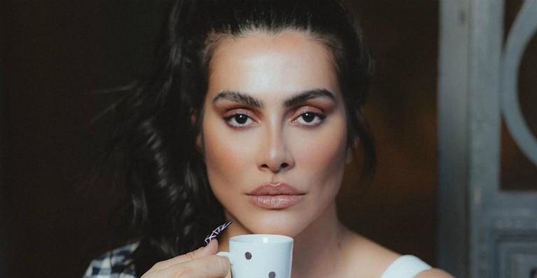 Cleo deixa fãs babando ao surgir com cinturinha mínima e um body transparente: ”De cair o queixo”