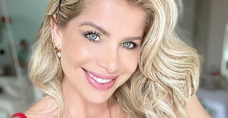 Filho de Karina Bacchi encanta web ao surgir com sorrisão no rosto: ”Surra de beleza”