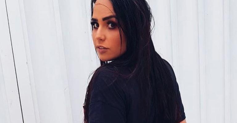 Perlla aposta em microshortinho e deixa seguidores sem palavras com bumbum poderoso: ”Simplesmente linda”