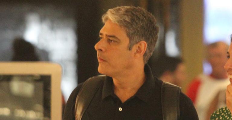 William Bonner é flagrado com a esposa em passeio no Rio de Janeiro
