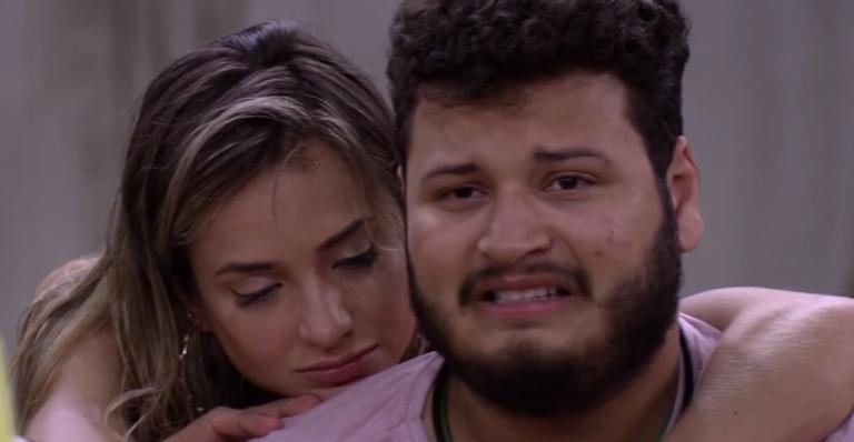 BBB20: Assexual, Victor Hugo chora por não ser aceito na igreja: ”Fui rejeitado”