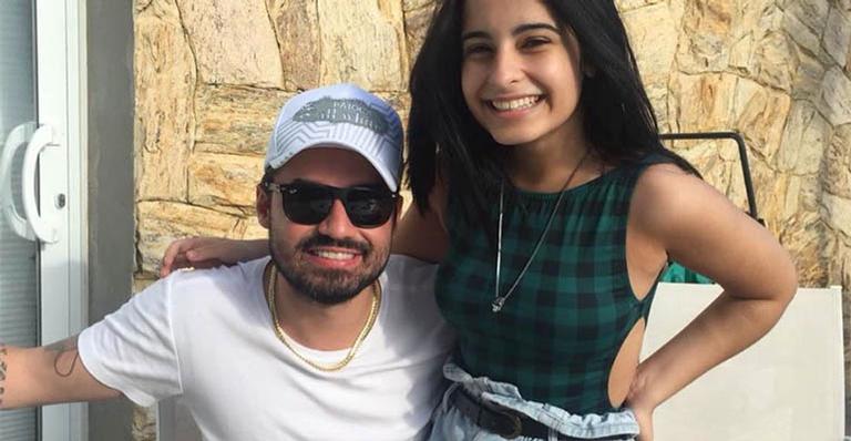 Filha de Fernando Zor anda de metrô lotado em SP: ‘Emocionante!’