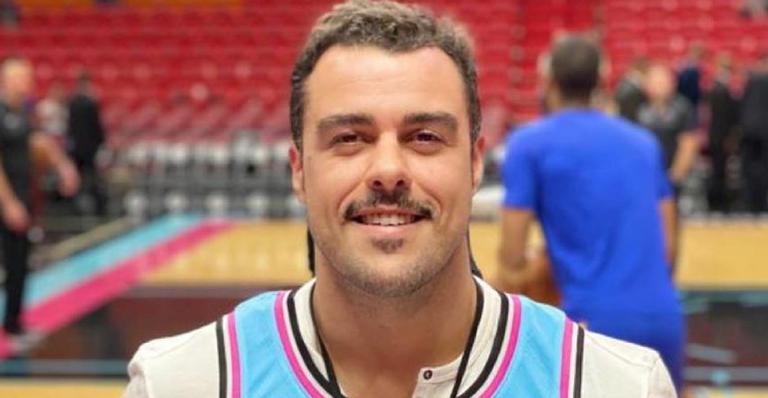 Joaquim Lopes surge em clique na bicicleta e web se derrete: ”Me leva na garupa”