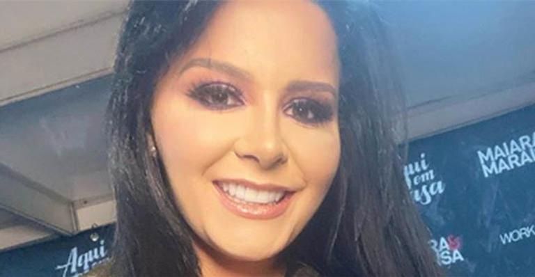 Maraísa viaja sem maquiagem e com look de R$ 13 mil