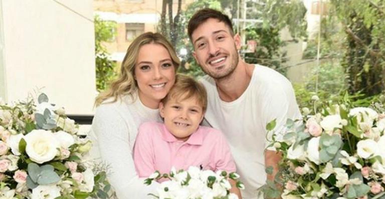 Marido de Carol Dantas comove web com momento de chamego entre o filho e Davi Lucca