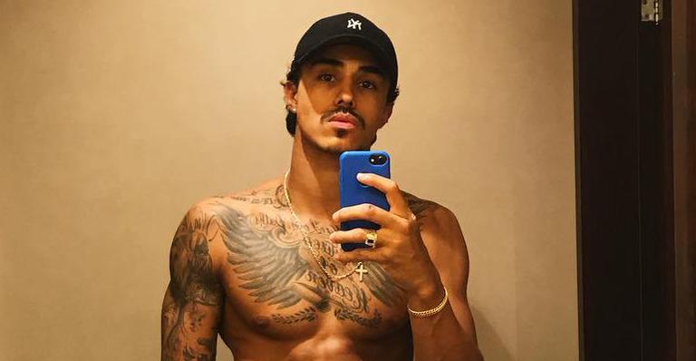 MC Livinho revira o baú e encanta fãs ao mostrar foto da infância: ”Lindo desde sempre”