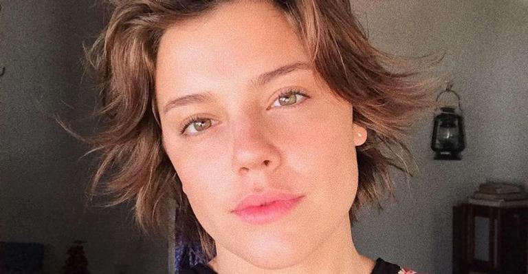 Alice Wegmann é vista de mãos dadas e causa confusão nas redes: ”Boy novo?”