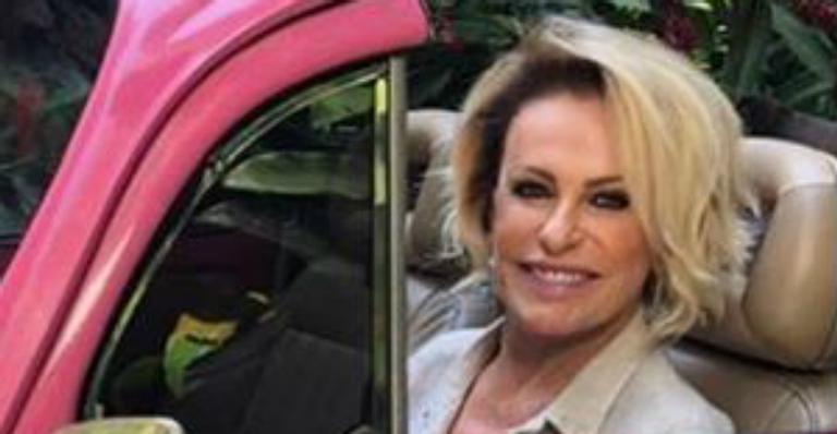 Após anunciar câncer, Ana Maria Braga surge sorridente durante passeio em carro rosa conversível