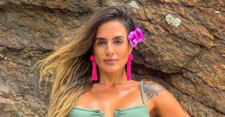 Ex-BBB Carol Peixinho ostenta o corpão invejável em clique de biquíni: ”Maravilhosa!”