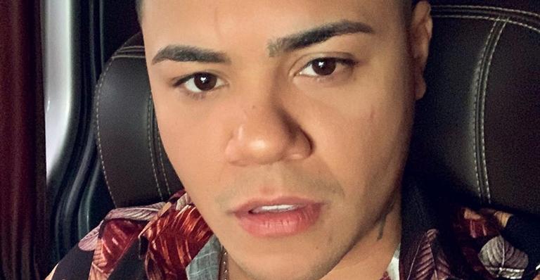 Felipe Araújo é visto agarrado com nova namorada após término com Munik Nunes