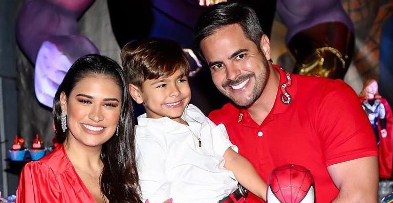 Marido de Simone encanta web ao relembrar foto da sertaneja grávida: ”Jamais poderia perder”
