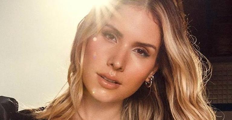Thyane Dantas ostenta barriga chapada de biquíni e fãs soltam: ”Isso é humilhação”