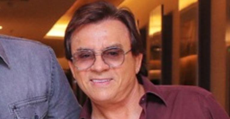 Chitõazinho faz rara aparição com o filho gato e beleza deixa fãs perplexos