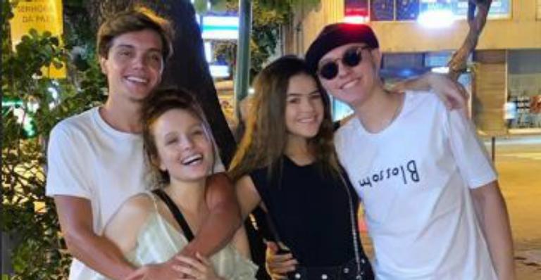 Larissa Manoela e Maisa curtem noitada com os namorados no Rio de Janeiro