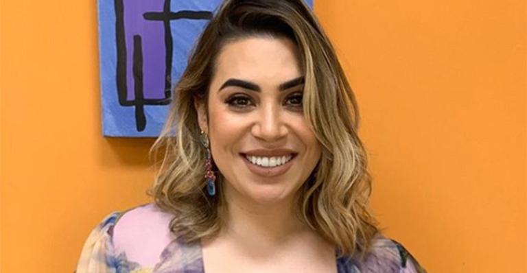Naiara Azevedo faz lipoaspiração e mostra hematomas no corpo