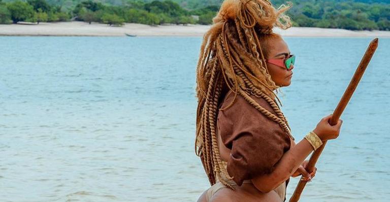 Gaby Amarantos exibe bumbum real e deixa fãs perplexos: ”É montagem?”