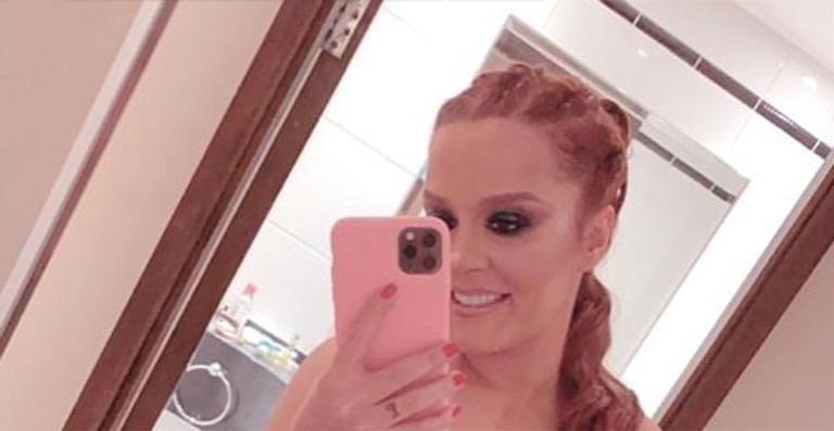 Maiara pede autorização para Fernando e posta usando apenas uma lingerie sexy