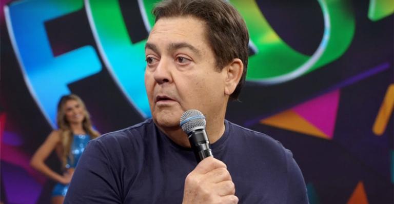 Conversa entre Faustão e a plateia vai ao ar por engano: ”É papo nosso”